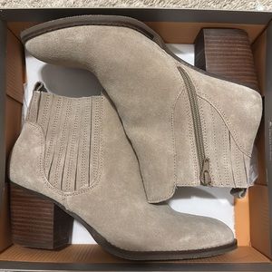 Crown vintage women’s booties size 9 great condition $15
